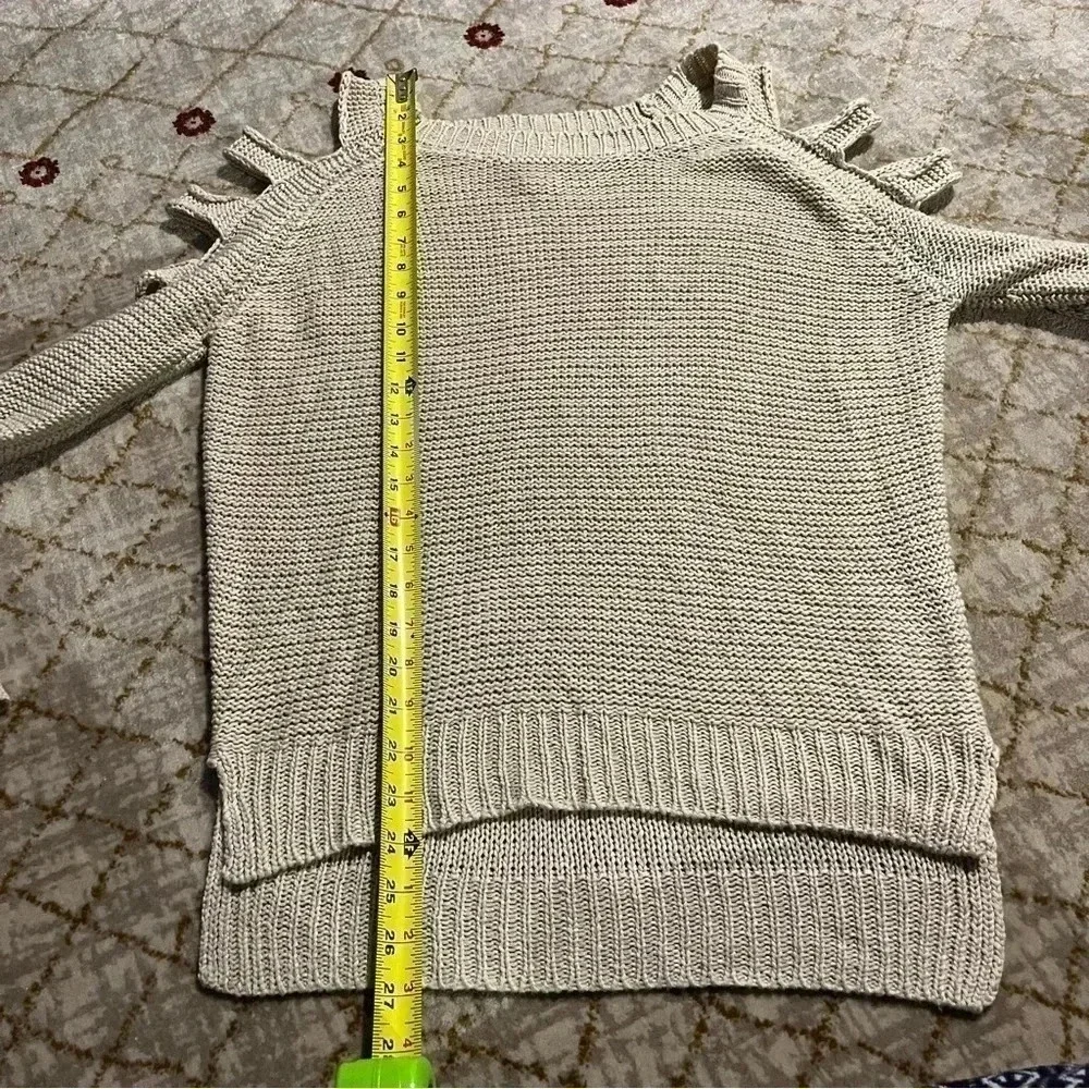 Aryn K. Cole Shoulder Knitted Fashion Sweater Top Beige Grey Pullover Size XS
